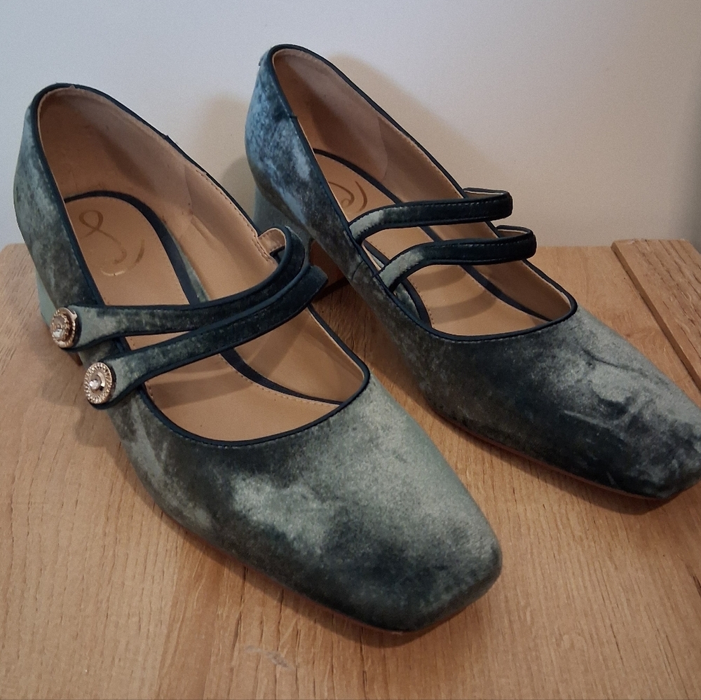 Elegant Sam Edelman Velvet Mary Jane Heels… size 9. Teal… So Beautiful!